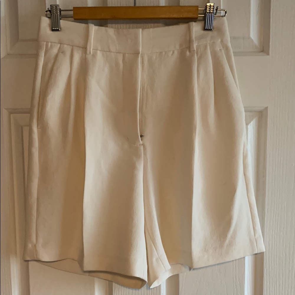 Aritzia Cream Bermuda Shorts Relaxed Fit